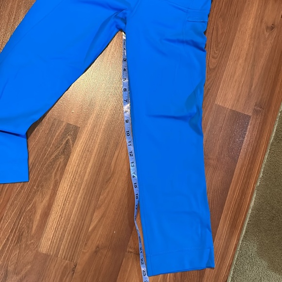 Size 4 lululemon capri length pants - Picture 2 of 4